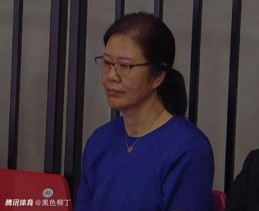 海报中，祖国人和Butcher二人脸部被黑影覆盖，只有双眼中透露着不详的光芒。