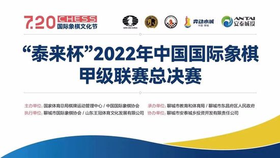 海报中的郭靖一身汉装，神情坚定目视前方。