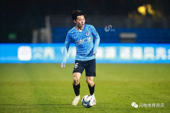 “泰迪熊”玩具曝光，片场马克·沃尔伯格与粉丝热情攀谈。