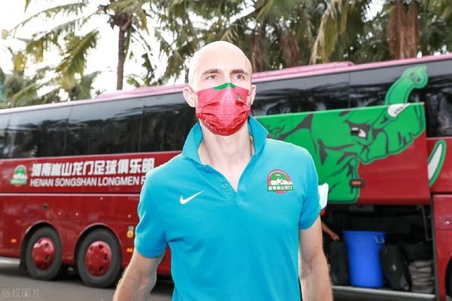 当地时间11月29日，在查德维克·博斯曼44岁生日的这天，迪士尼修改了《黑豹》的片头，以纪念这位演 永别！