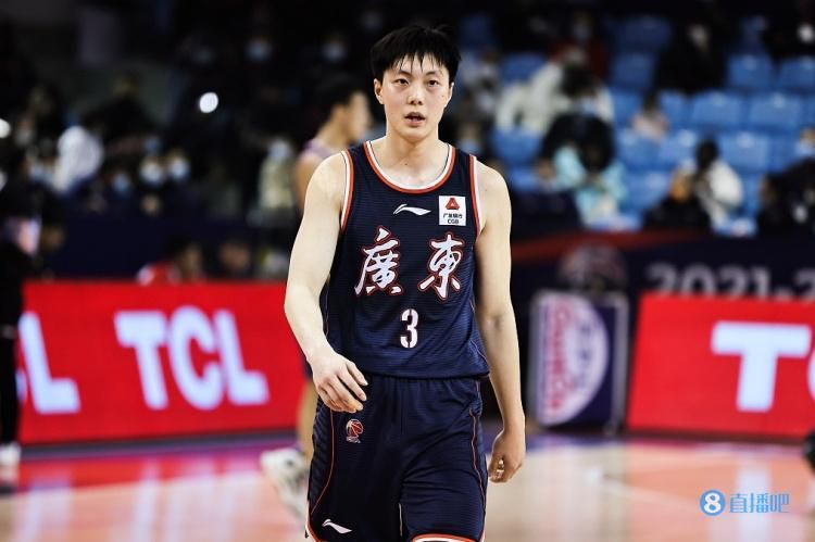 这种由长期陪伴建立起来的信任关系，是许多新兴IP难以企及的，也解释了为何柯南剧场版即使口碑不一，票房却总能保持高位。