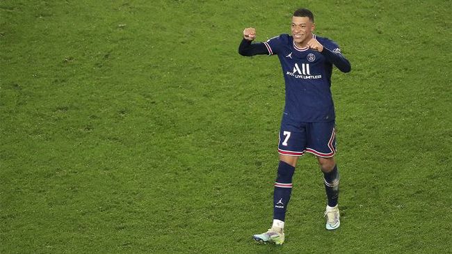 他的目光停留在一行反复出现的字句上：“我们心中的中国奇谭回来了”，“从三年前的上美影回来了到如今的中国奇谭回来了，这是观众对我们的认可。
