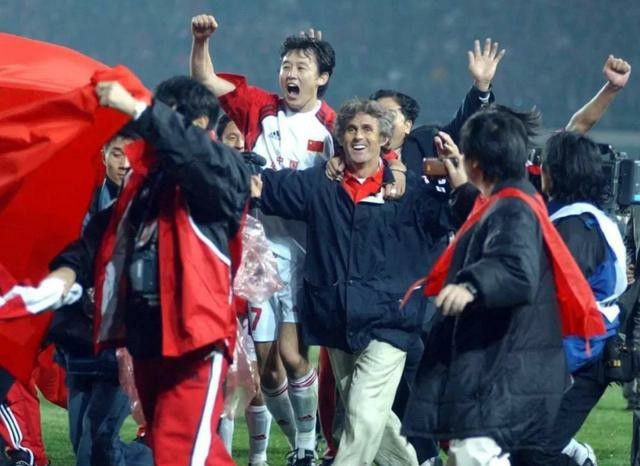 这是成龙回归银幕的第101部电影 第五届成龙国际动作电影周新闻发布会 2019-06-02 《唐人街2》杀青照惊现成龙 宝宝沧桑陈思成发福 2017-10-17 10月16日，有网友发布了《唐人街探案2》的现场照，宣布影片杀青，成龙大哥也惊现片场。