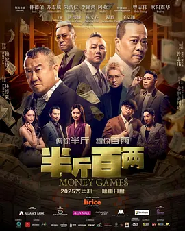 吴磊身边跟随着助理、化妆师、保安等工作人员，在一行人簇拥下在马路上穿行，侧颜帅气十分吸睛。