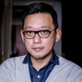 本期《今日影 陈雨锶剖析“恶女”角色 解读《恶意》之下的真相 2025-07-08 在电影《恶意》中，一桩离奇命案将三位“恶女”推上风口浪尖：深陷舆论漩涡的女护士李悦（陈雨锶 饰）、被质疑靠女牟利的母亲尤茜（梅婷 饰），以及追寻真相却被恶意裹挟的记者叶攀（张小斐 饰）。