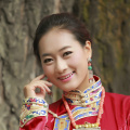 《第九区》导演新作曝剧照 马特·达蒙光头持枪 2012-11-20 日前，《第九区》导演尼尔·布洛姆坎普的科幻新作《极乐世界》再度曝光一张剧照，进一步展现了《谍影重重》男星马特·达蒙的光头硬汉造型。