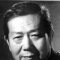 克里斯汀·斯图尔特胸部半敞若隐若现。