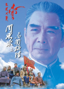 从这些物料上看出，帕西诺在片中的扮相酷劲十足，很有派头。